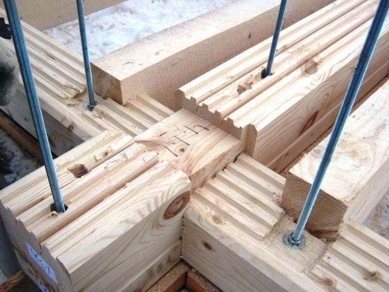 пример использования метрической резбы для стяжки в деревянной конструкции